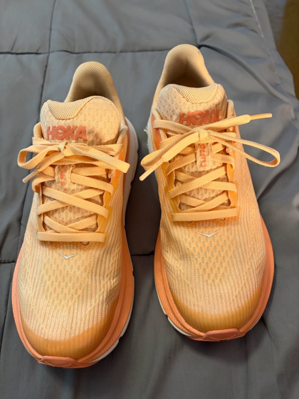 HOKA Clifton 9 Running Shoes Big kid 4/Women 6